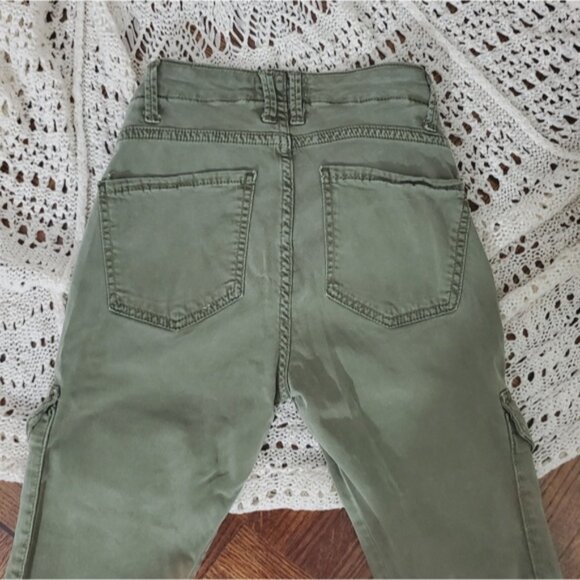 ZARA- Soft Sage Green Cargo Skinny Fit Pants with Zip Ankle - Picture 6 of 15